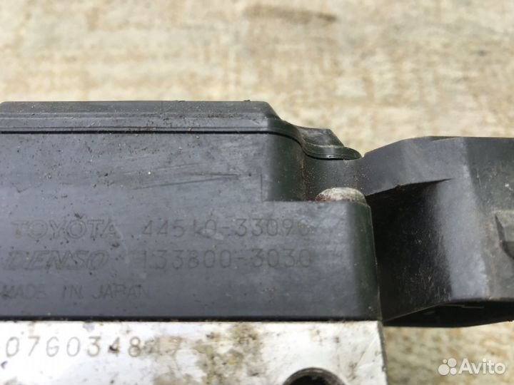 Тойота камри V 30 вакуумник цапфа
