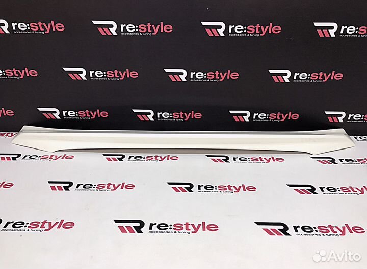 Спойлер Под стекло Lexus LX570 08-15г Белый