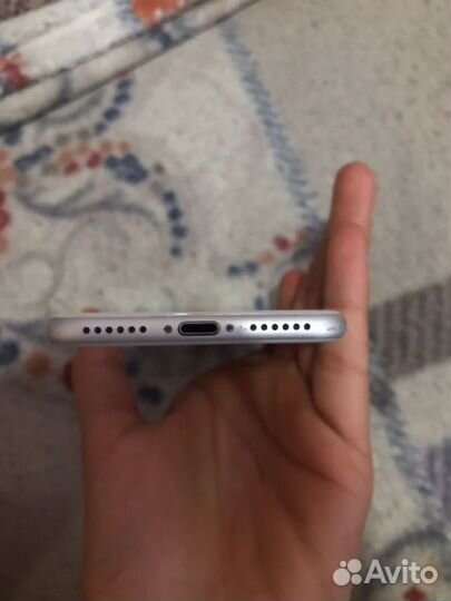 Телефон iPhone 7