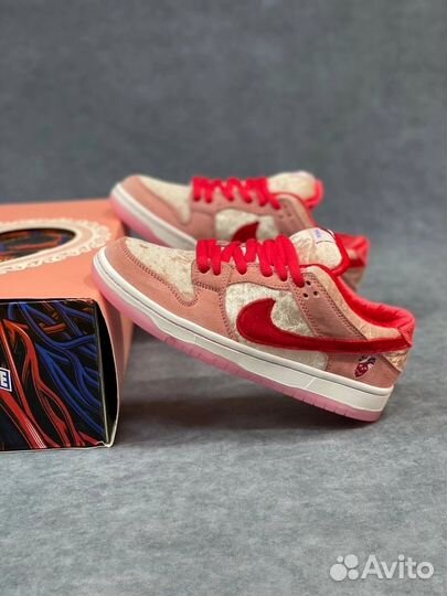 Кроссовки Nike женские