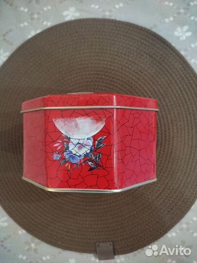 Жестяная банка из под чая