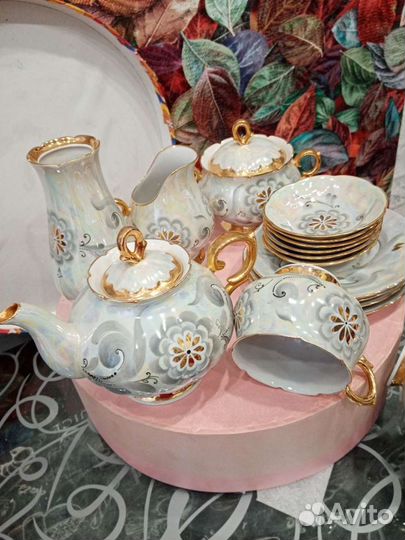 Сервизы чайные, столовые