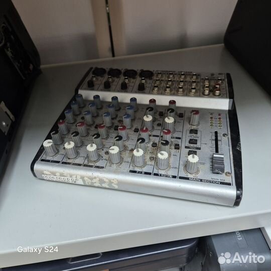 Микшерный пульт behringer ub1202