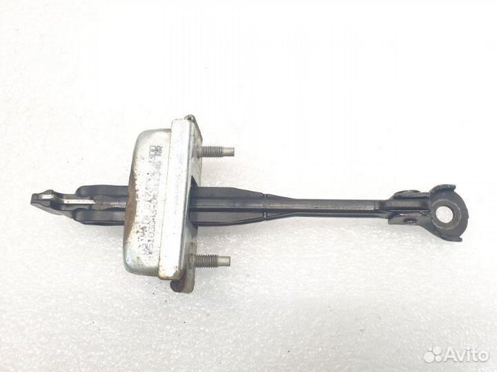 Ограничитель двери Chevrolet Cruze 2013