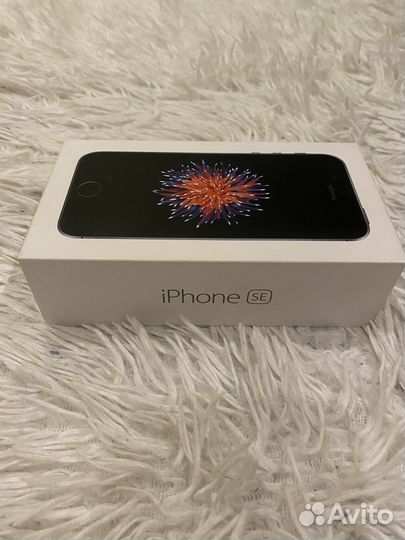 Коробка от iPhone SE 2020 32Гб