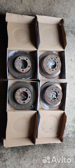 Комплект тормозных дисков на Toyota LC200