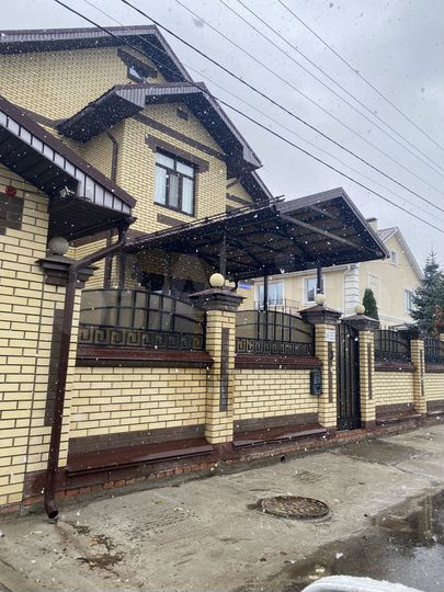 Коттедж 320 м² на участке 7 сот.