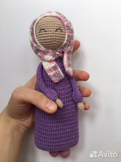 Вязанная кукла в хиджабе