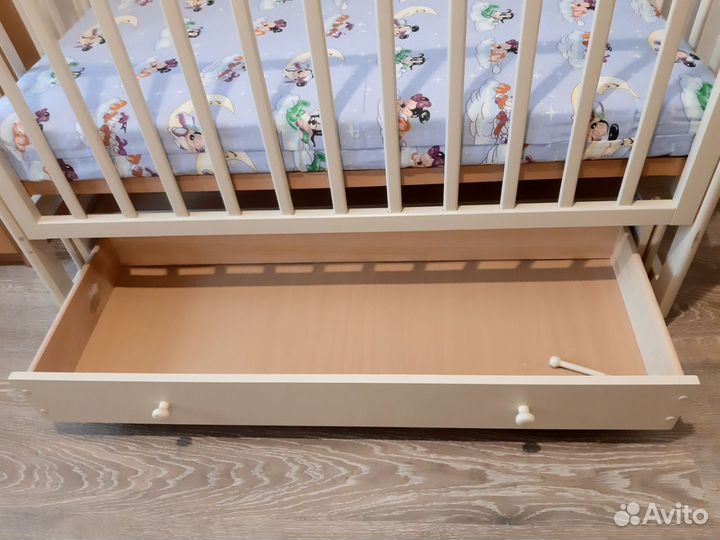 Детская кроватка с матрасом