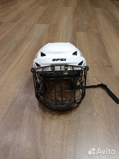 Хоккейный шлем