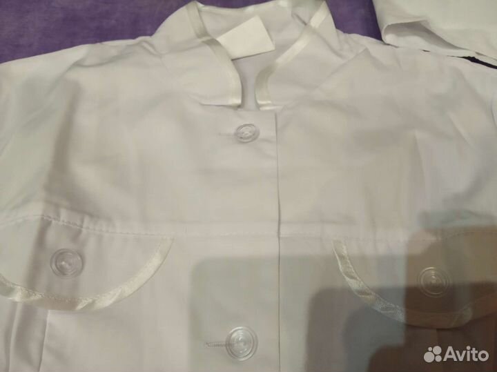 Белый медицинский халат женский