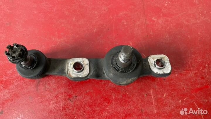 Нижние шаровые правое Toyota Mark X GRX120 4GR