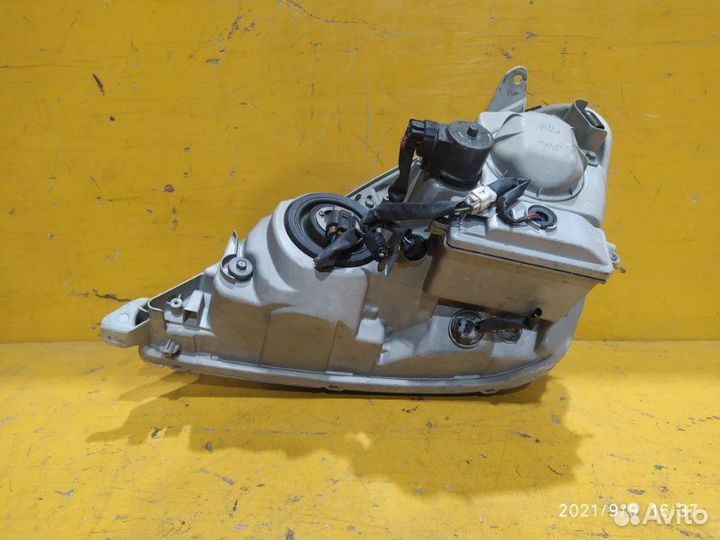 Фара передняя правая передняя правая Toyota