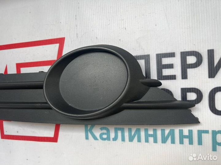 Заглушка бампера передняя правая Opel Corsa D