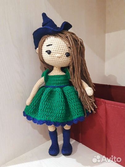 Вязаная кукла ручной работы