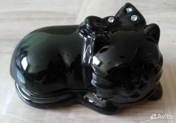 Статуэтка кошка