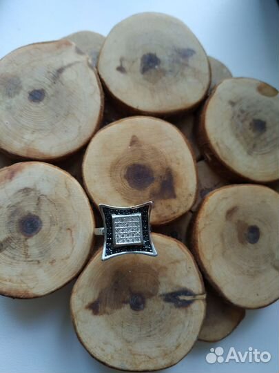 Кольцо серебро с черными фианитами 925