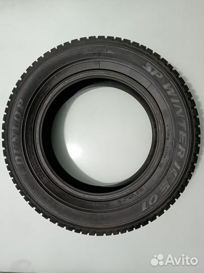 Dunlop SP Winter Ice 01 215/65 R16