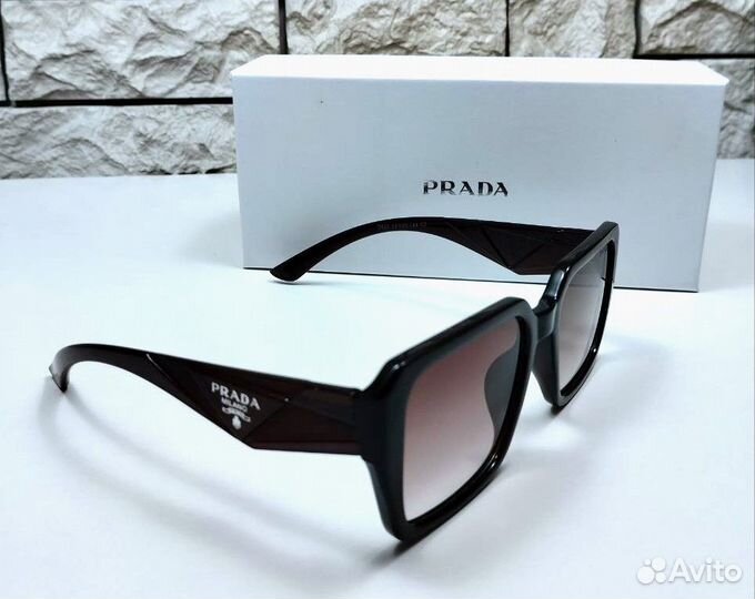 Солнцезащитные очки женские Prada
