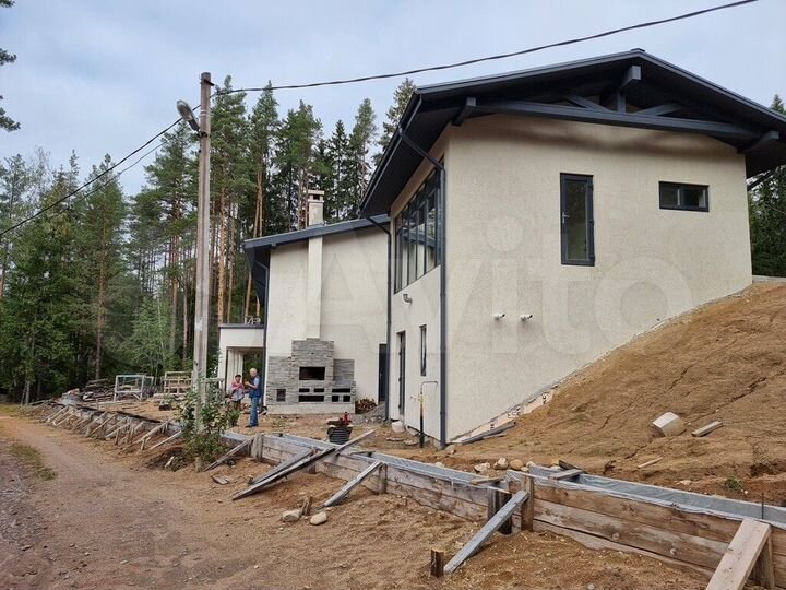 Коттедж 460 м² на участке 10 сот.