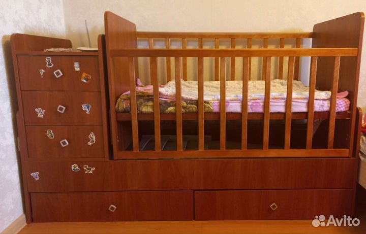 Детская кроватка трансформер с маятником