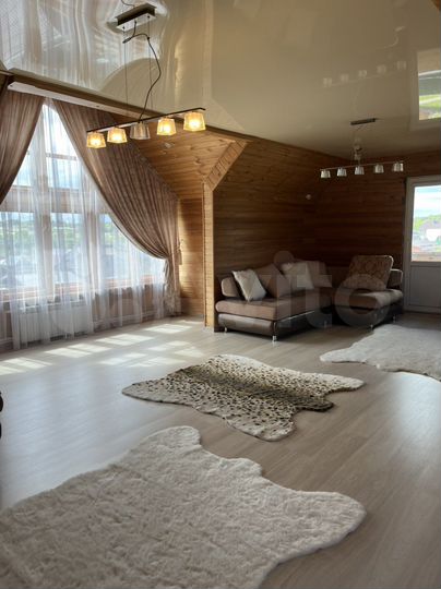 Коттедж 260 м² на участке 10 сот.