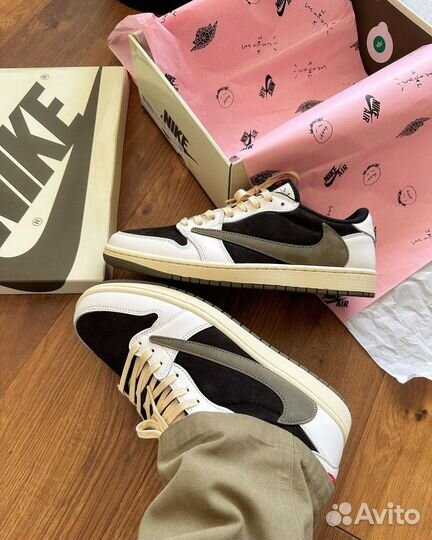 Travis Scott x Nike Air Jordan 1 Low 