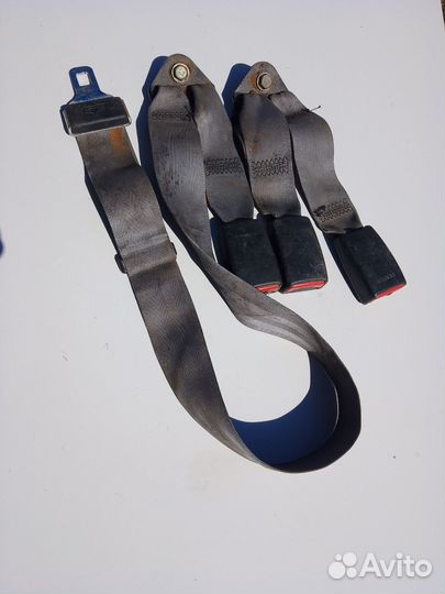 Замки ремня безопасности задние Nissan Bluebird