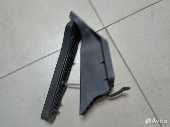 204 mercedes педаль газа