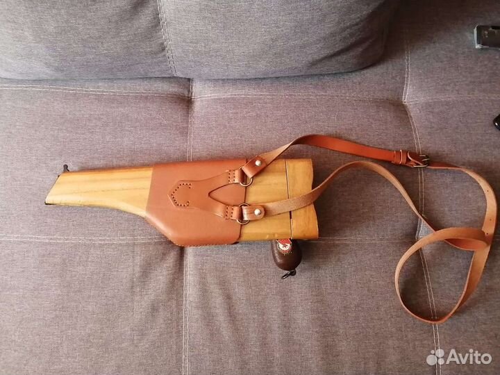 Модель и кобура