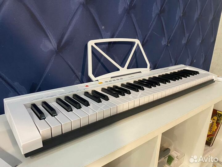 Синтезатор Tesler KB 6120