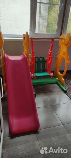 Детская горка и качели