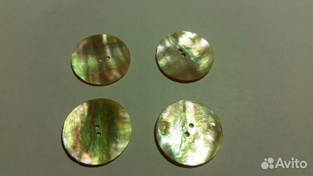 Пуговицы из гематита и перламутра