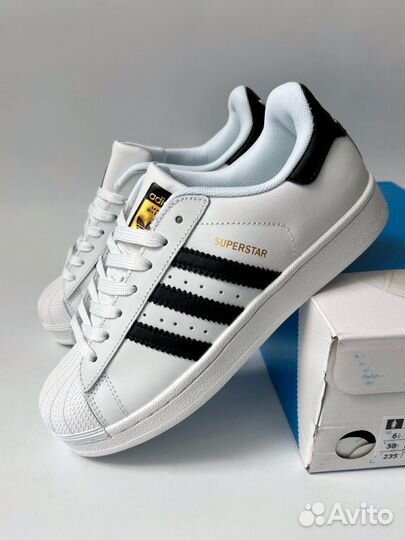 Adidas superstaR