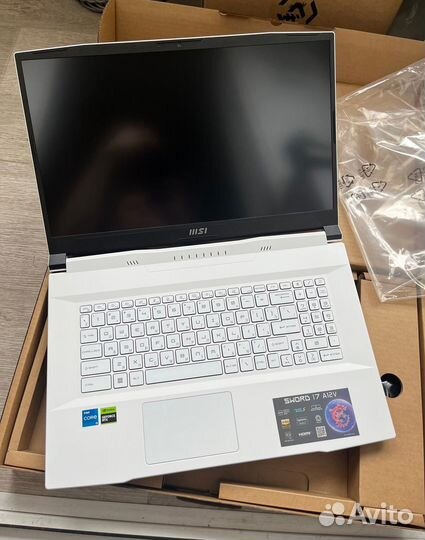 Новый Msi Sword 17.3 / Core i5 / RTX 4060 / 16Gb D