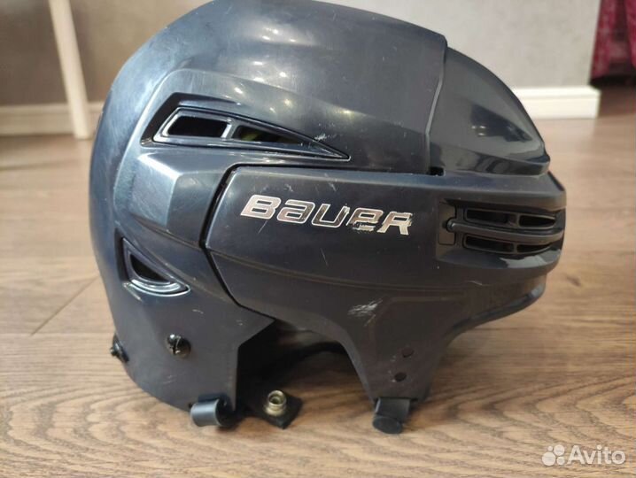 Хоккейный шлем