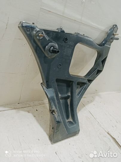 Кронштейн заднего бампера правый Ford Focus 1