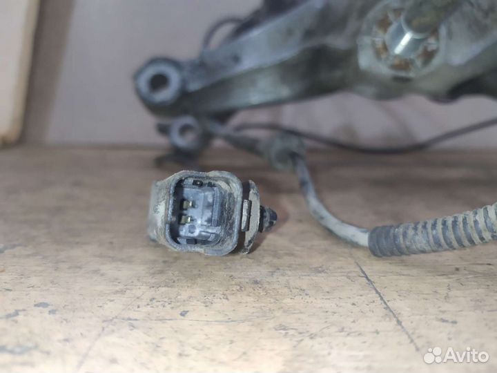 Кулак задний ступица левый правый Peugeot 407 пежо