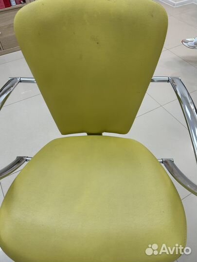 Два кресла и мойка парикмахерские