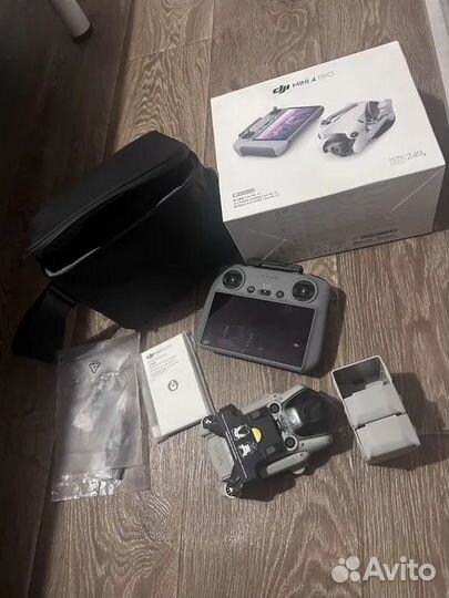 Квадрокоптер DJI Mini 4 Pro Combo RC