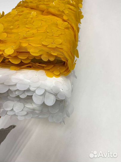 Декоративные Ромашки на сетке фатин ткань 3D