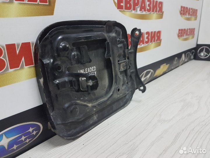 Лючок топливного бака Toyota Avensis ZZT251 1ZZ-FE