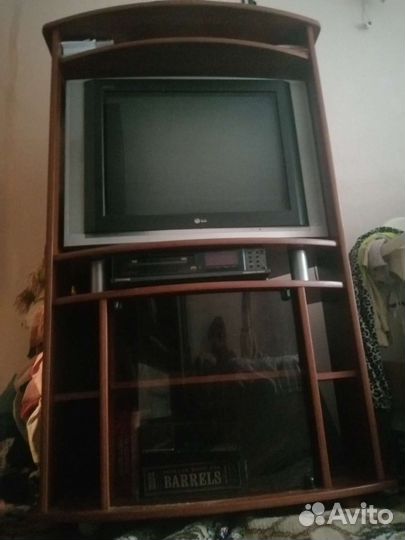 Тумба под телевизор, в подарок телевизор