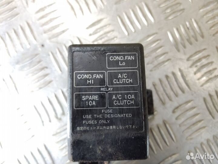 Блок предохранителей моторный Mitsubishi Carisma 2