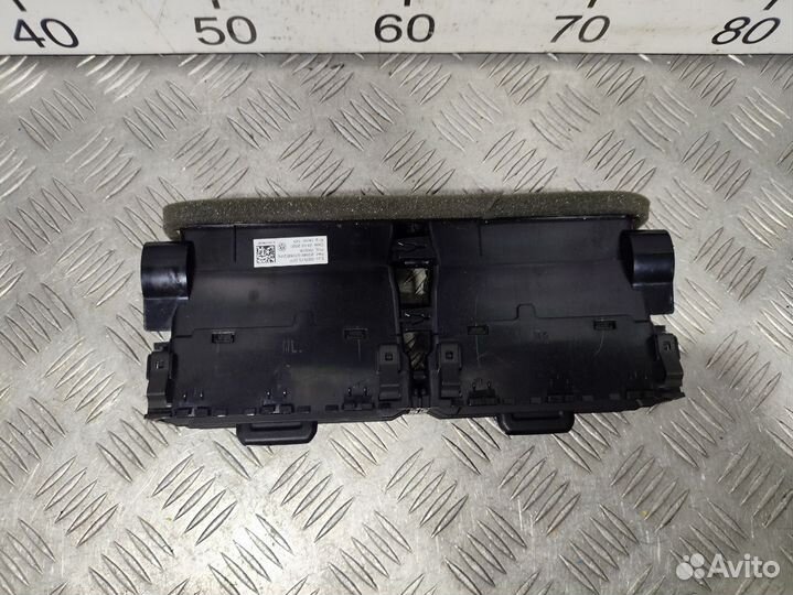 Б/У Дефлектор воздушный центральный VW T-Cr#001