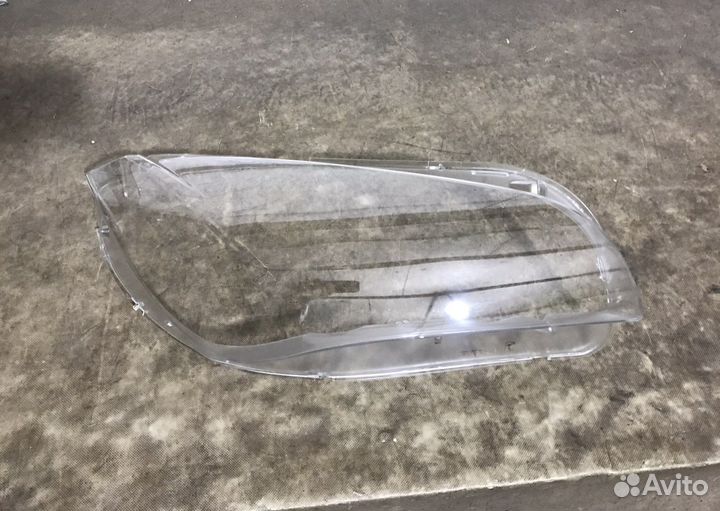 Стекло правой фары BMW X1 E84