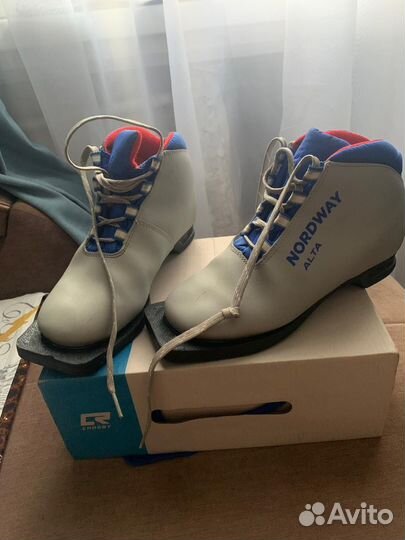 Лыжные ботинки