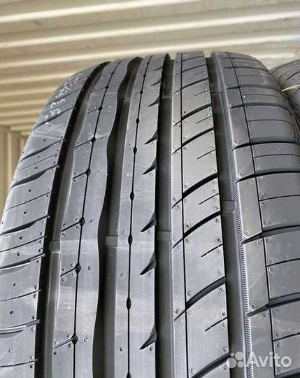 RoadX RXMotion U11 245/40 R20 и 275/35 R20