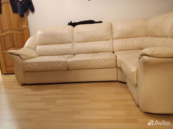 Кожаный угловой диван бу
