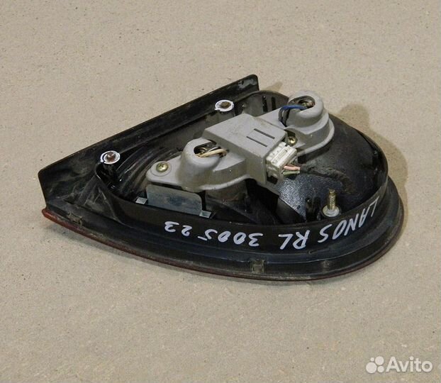 Фонарь багажника левый заз Sens